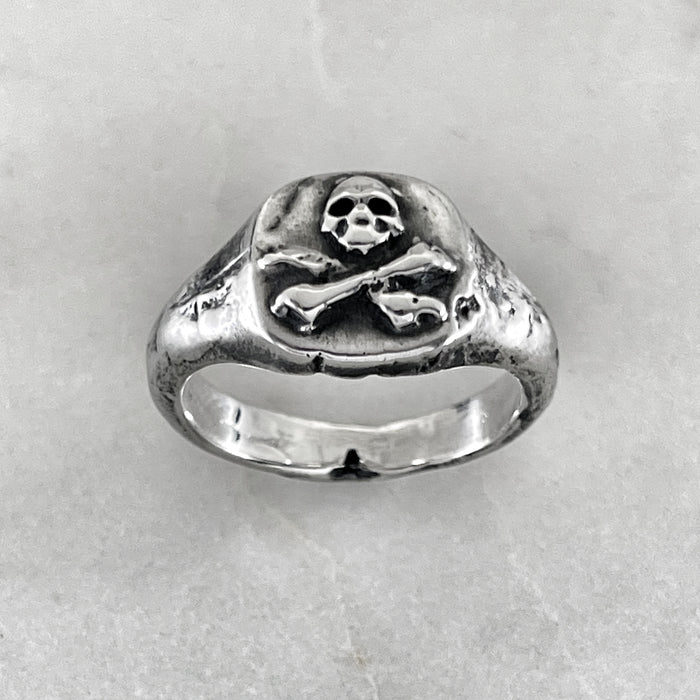 oxidised skull and crossbones ring