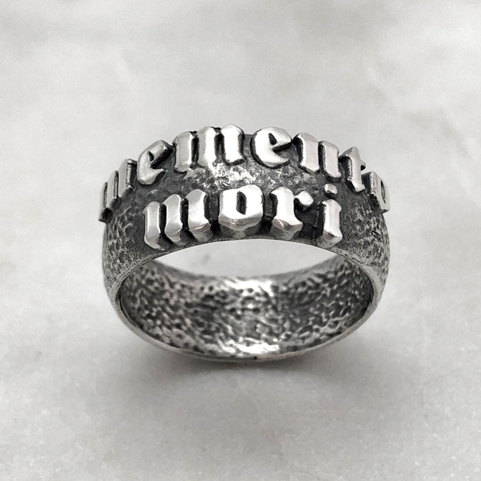 Medium Memento Mori Silver Ring