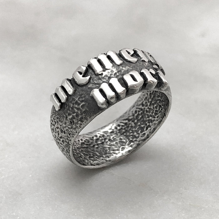 Medium Memento Mori Silver Ring