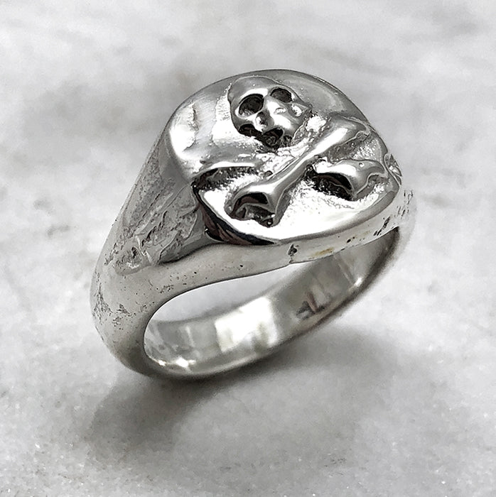 silver skull and crossbones ring