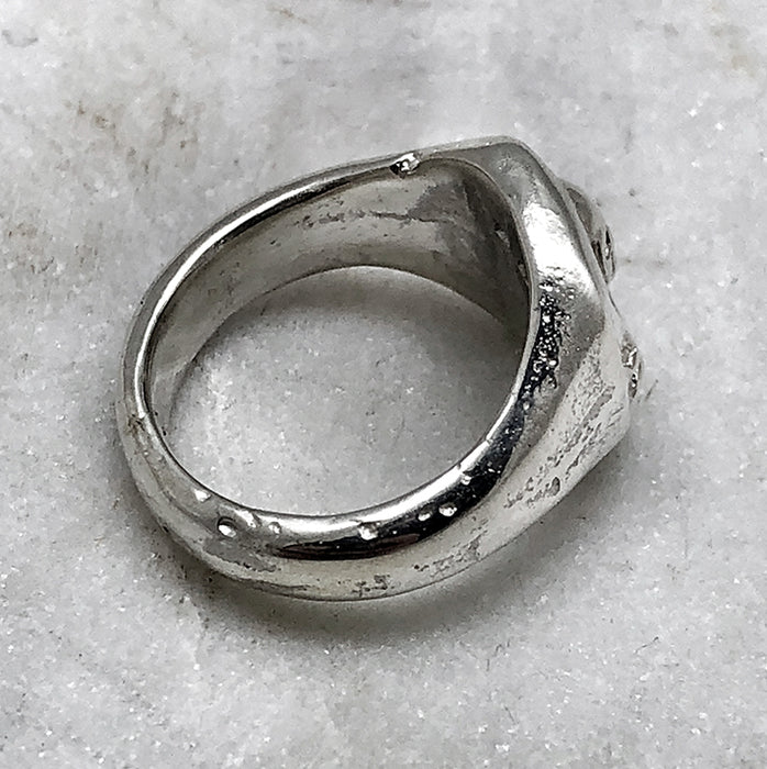 silver skull and crossbones ring side view
